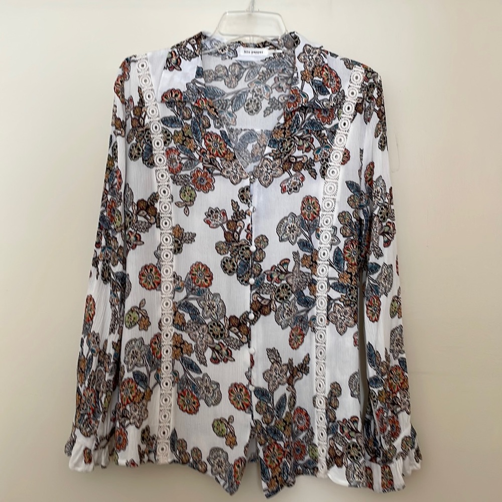 Blu Pepper. V neck button down blouse